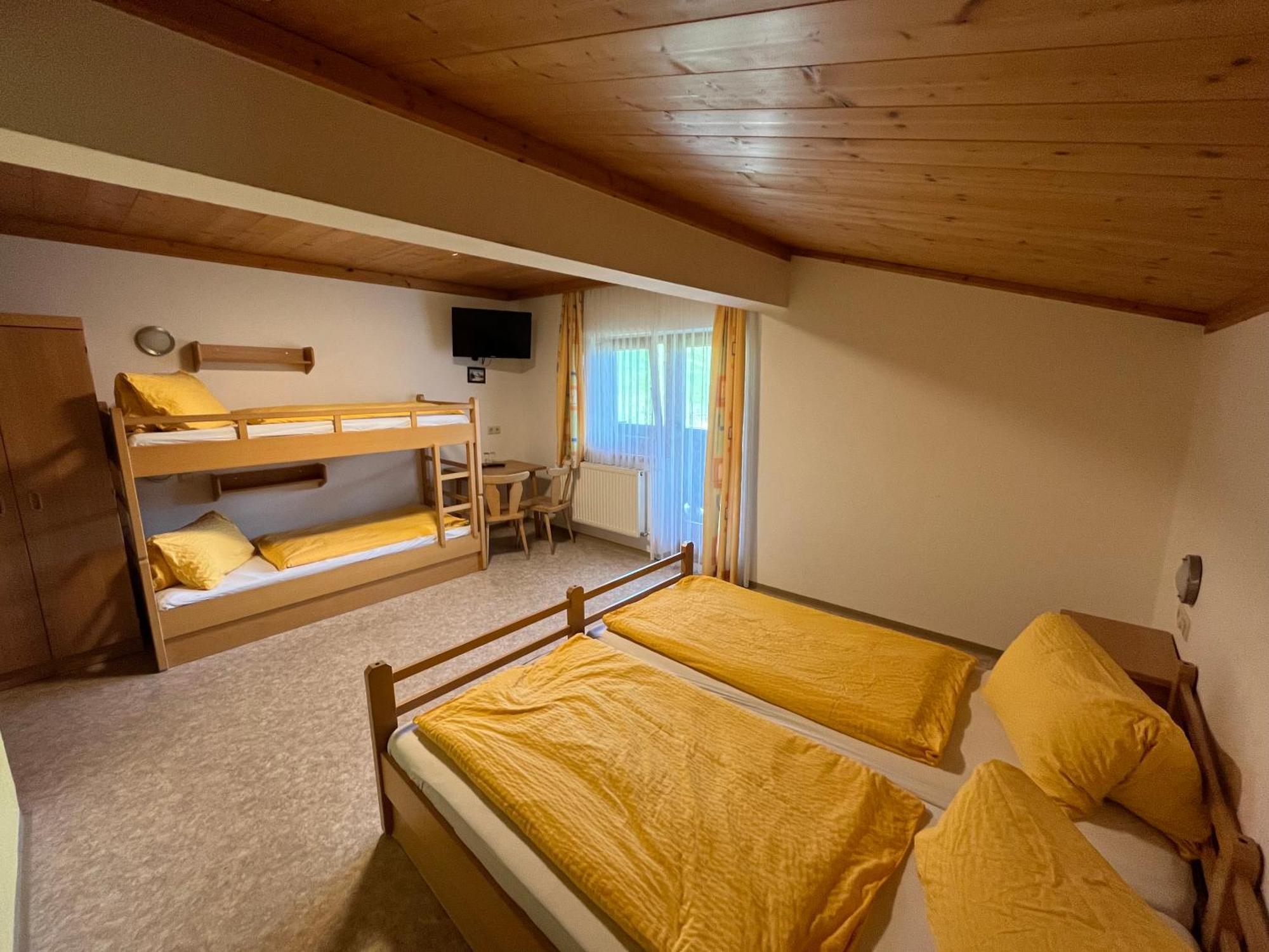 Woelflbauer Bed & Breakfast *